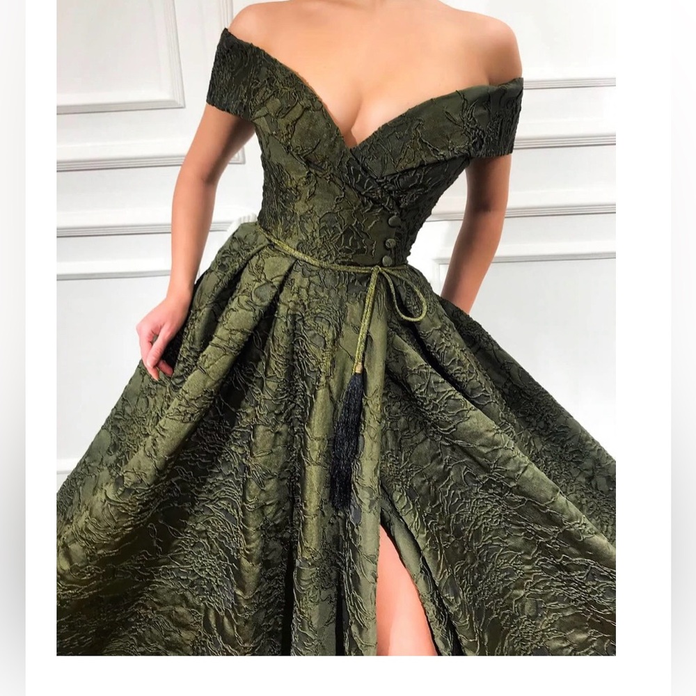 Teuta Matoshi Gown - Picture 2 of 3